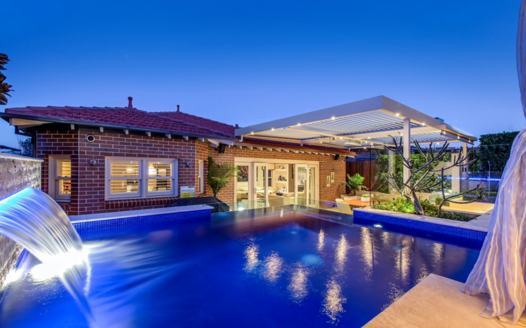 Why Contemporary Pergola With Louvred Roof System Is So Popular In Sydney？